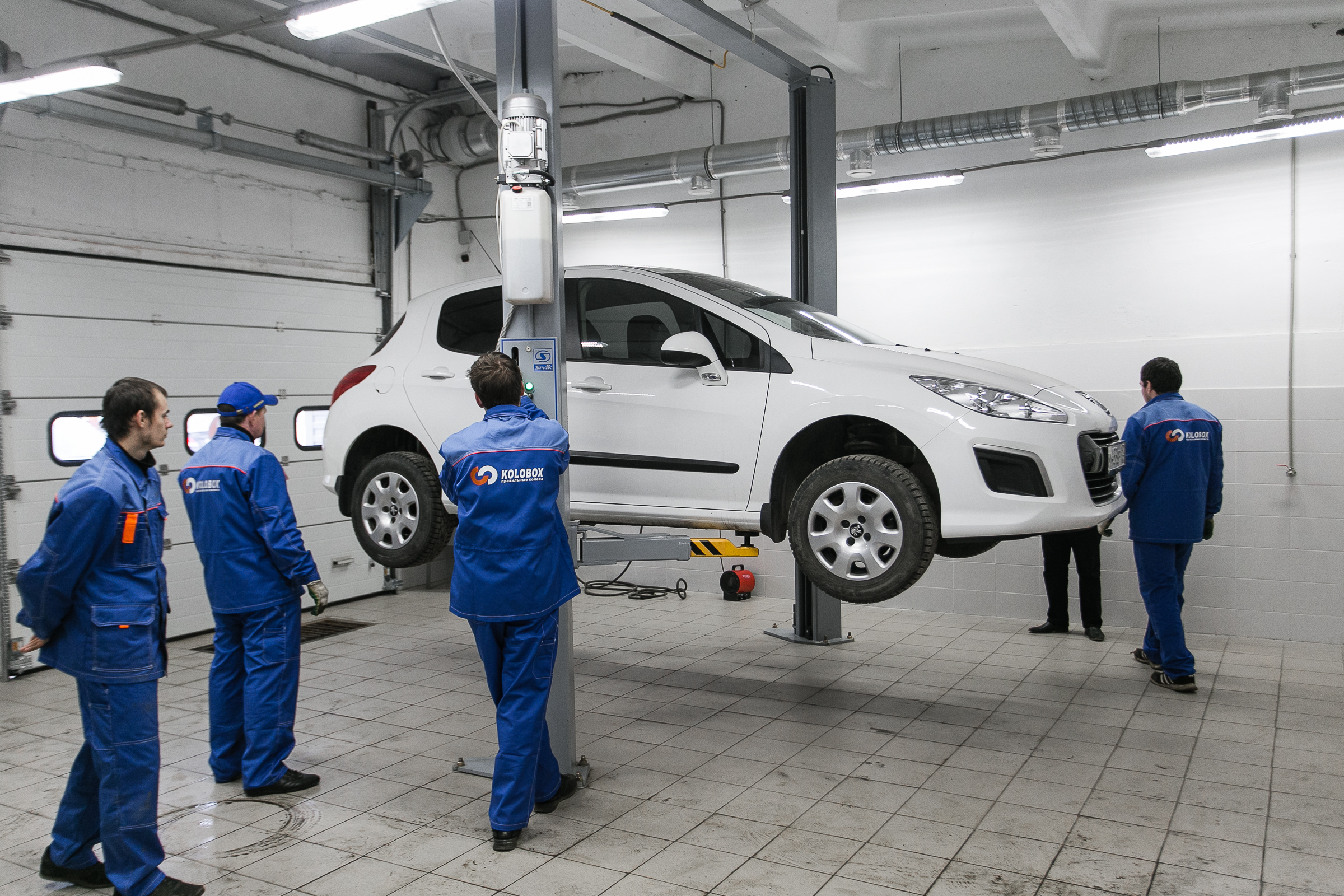 Шиномонтаж легковой и легкогрузовой в автосервисе KOLOBOX